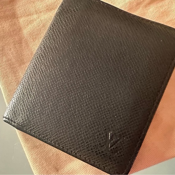 100% Authentic Vintage Louis Vuitton Wallet. Rare to find - Picture 2 of 9